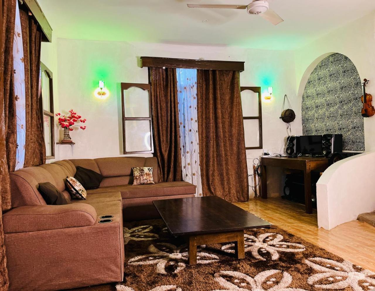 Akogo House - Bnb , Hostel, Backpackers & Volunteer Center Mombasa Exterior photo