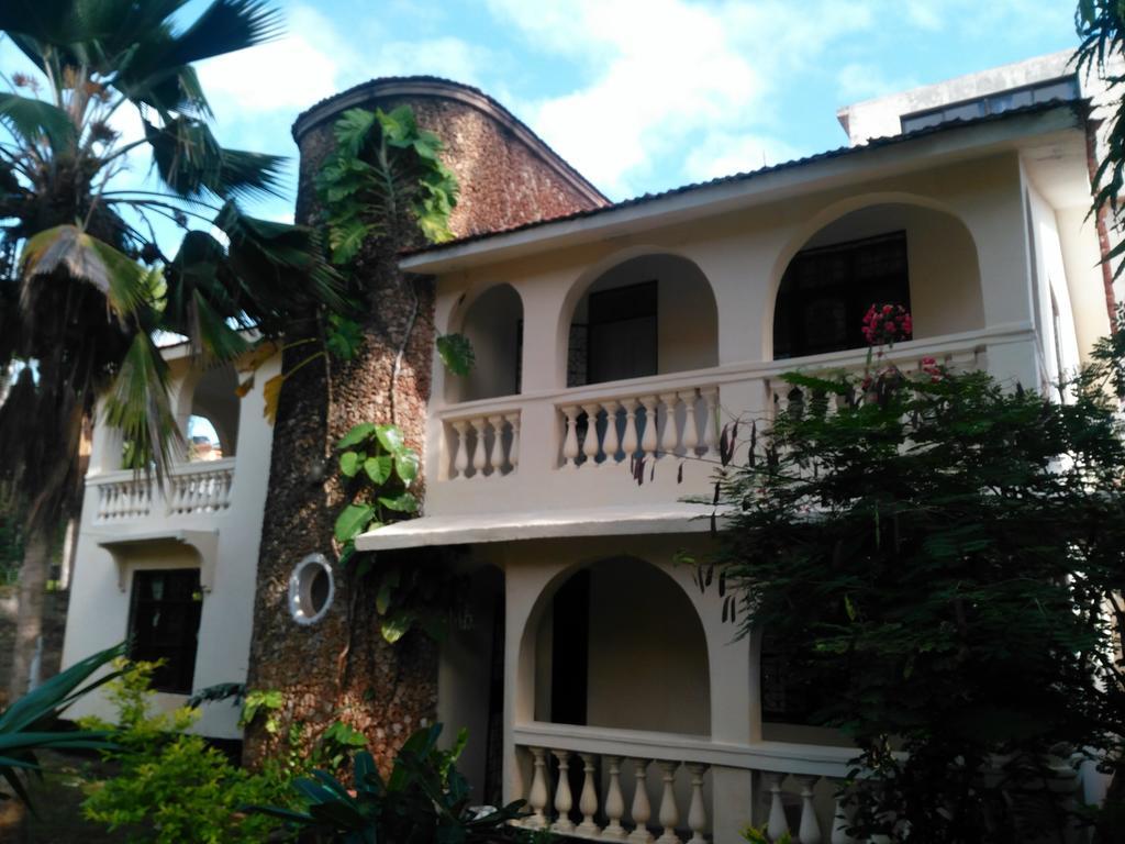 Akogo House - Bnb , Hostel, Backpackers & Volunteer Center Mombasa Exterior photo