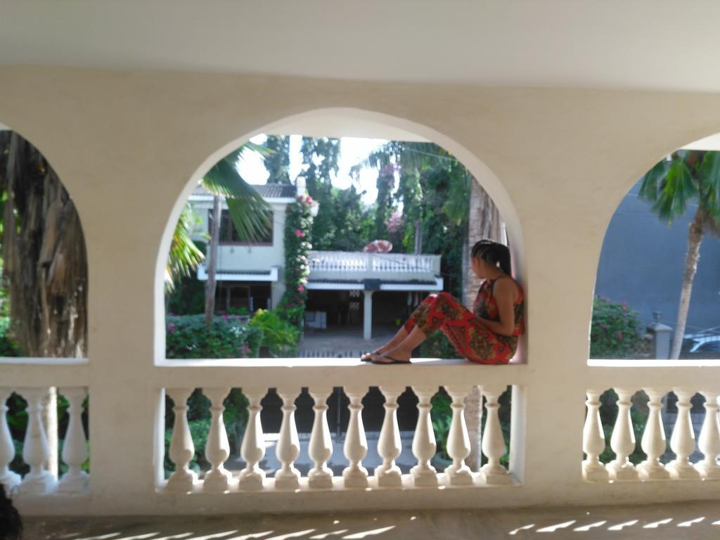 Akogo House - Bnb , Hostel, Backpackers & Volunteer Center Mombasa Exterior photo