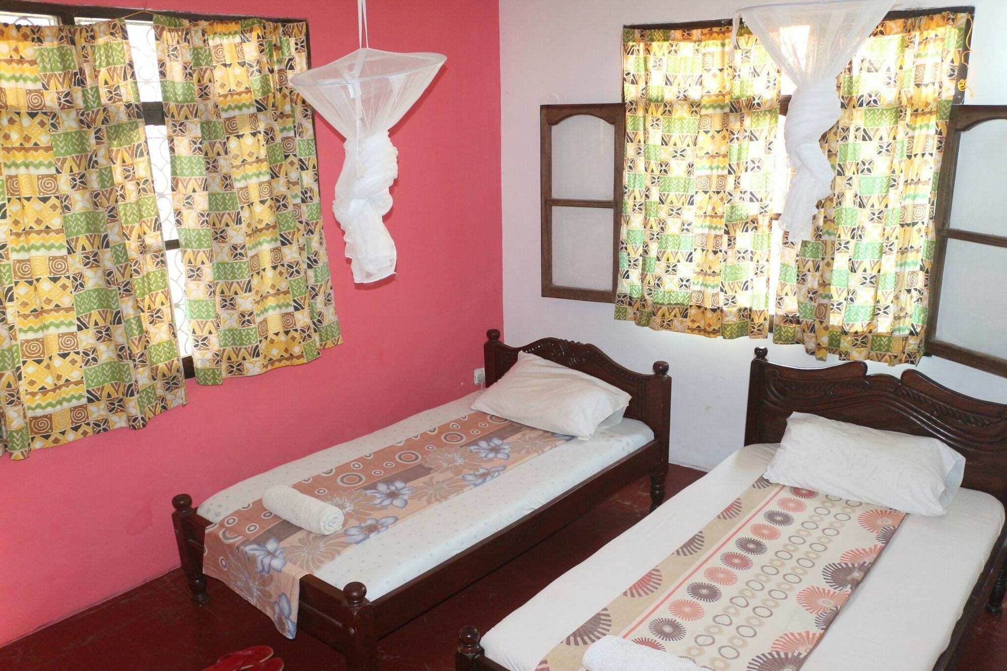 Akogo House - Bnb , Hostel, Backpackers & Volunteer Center Mombasa Exterior photo